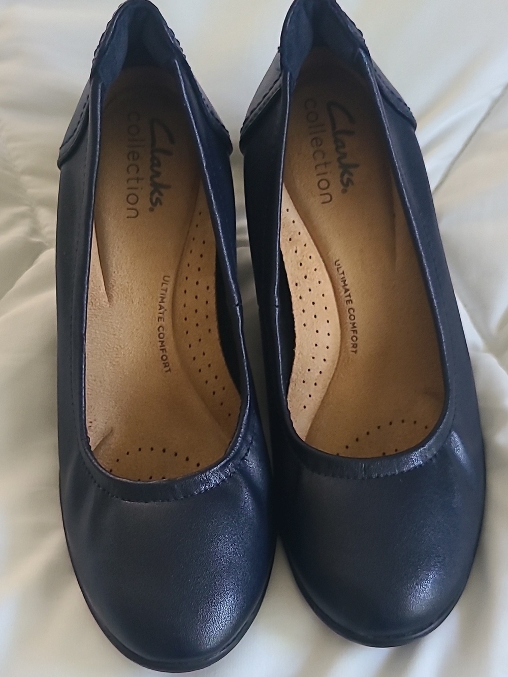 Clarks Women’s Navy Comfort Block Leather Heel Pumps Round Toe Slip On Sz 5